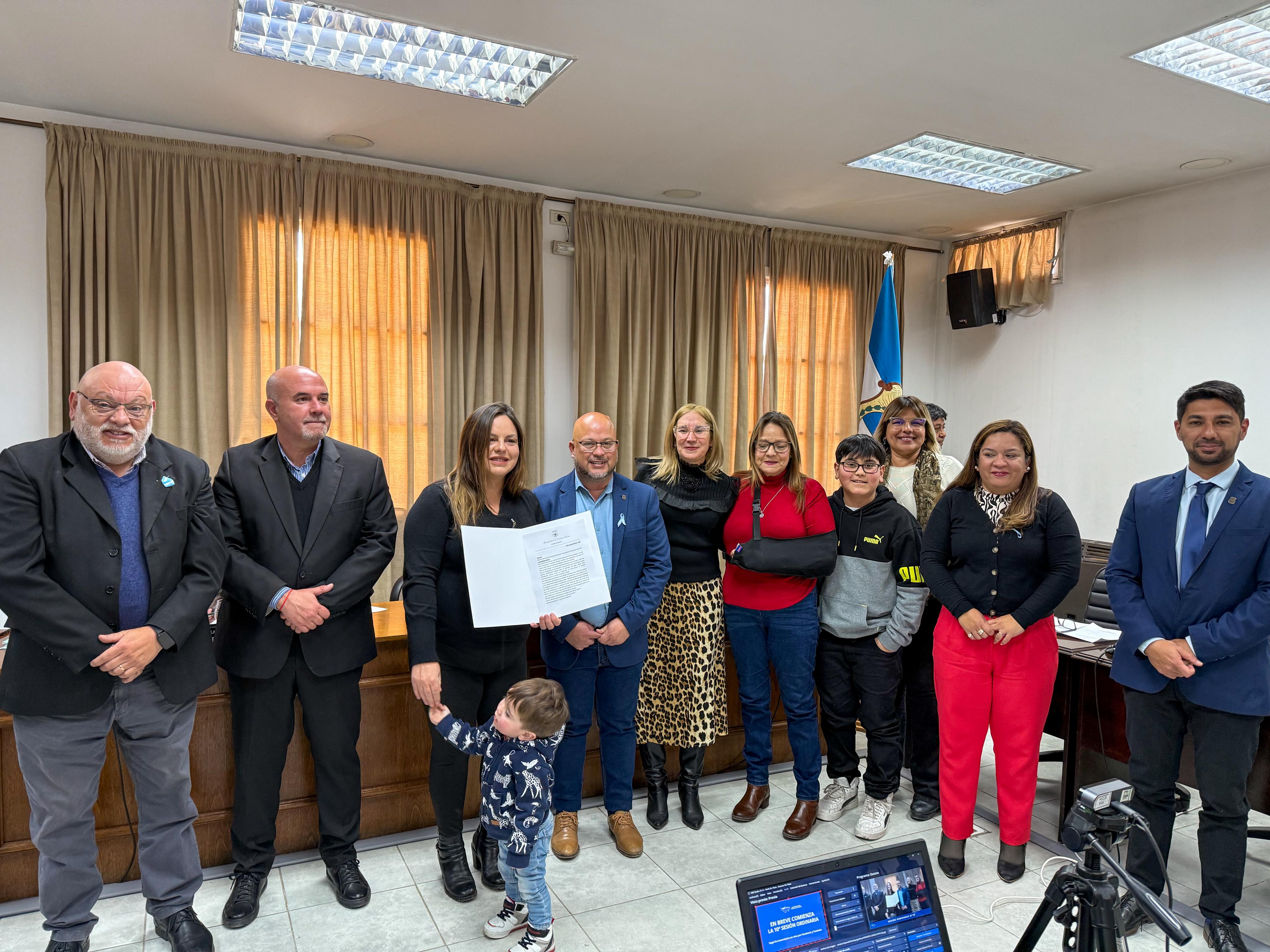 RECONOCIMIENTO A VECINOS DESTACADOS DEL DEPARTAMENTO